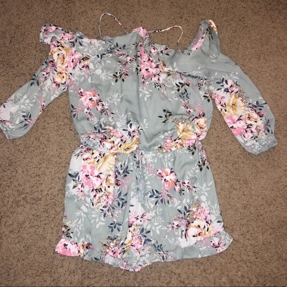 Super cute romper!
